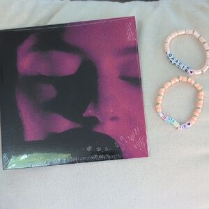 Gracie Abrams That's So True IMPORT 7" Vinyl With Friendship Bracelets